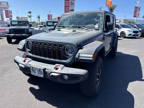 Used 2024 Jeep Wrangler Unlimited Rubicon AWD/4WD image 2