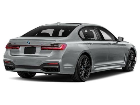 Used 2021 BMW M760i xDrive image 2