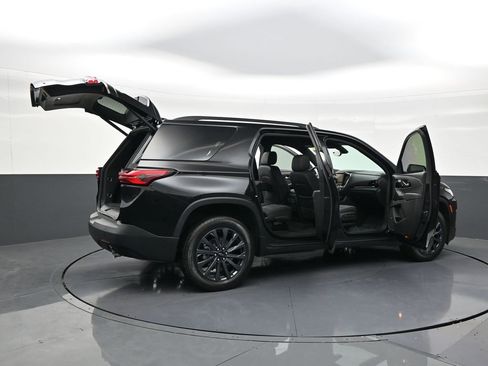 Used 2023 Chevrolet Traverse RS FWD image 29