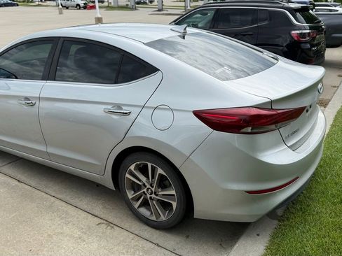 Used 2017 Hyundai Elantra Limited w/ Limited Tech Package 04 FWD image 4