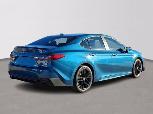 Used 2025 Toyota Camry SE image 6