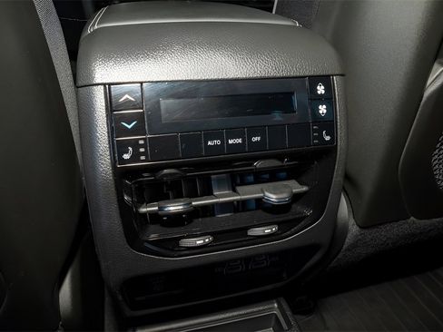 Used 2024 Jeep Grand Cherokee L Overland w/ Luxury Tech Group IV image 19