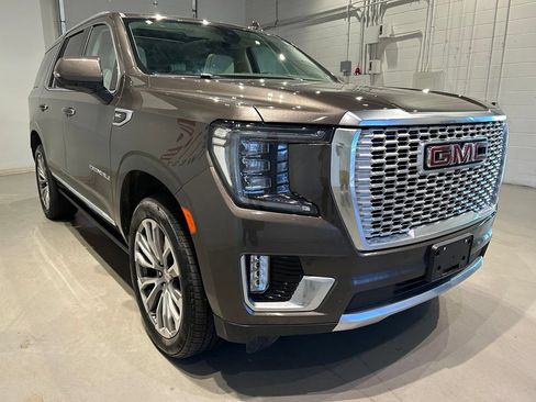 Used 2021 GMC Yukon Denali w/ Denali Premium Package AWD/4WD image 8