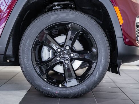 New 2025 Jeep Grand Cherokee Limited w/ Luxury Tech Group II image 18