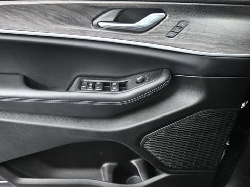 Used 2024 Jeep Grand Cherokee L Limited image 14