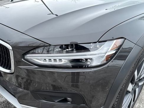 Certified 2023 Volvo V90 B6 Cross Country Plus w/ Climate Package image 9