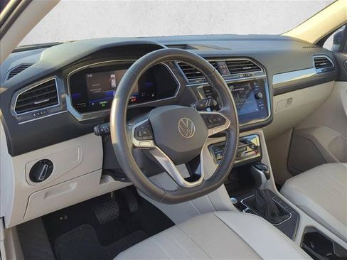Used 2022 Volkswagen Tiguan SE FWD image 9