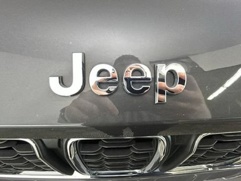 Used 2021 Jeep Grand Cherokee L Laredo w/ Luxury Tech Group I AWD/4WD image 8