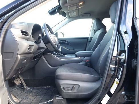 Used 2024 Toyota Highlander LE image 13