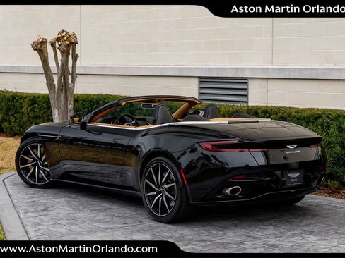 Used 2019 Aston Martin DB11 Volante image 2