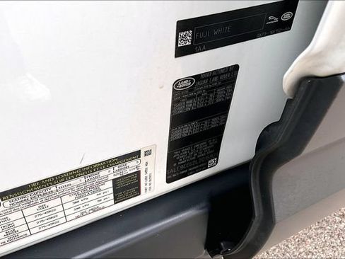 Used 2020 Land Rover Defender 110 HSE AWD/4WD image 32
