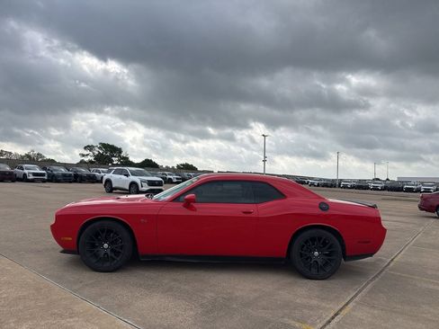 Used 2014 Dodge Challenger R/T RWD image 12