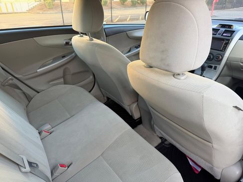 Used 2013 Toyota Corolla LE FWD image 12