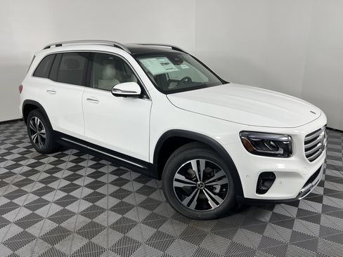 New 2026 Mercedes-Benz GLB 250 4MATIC image 2