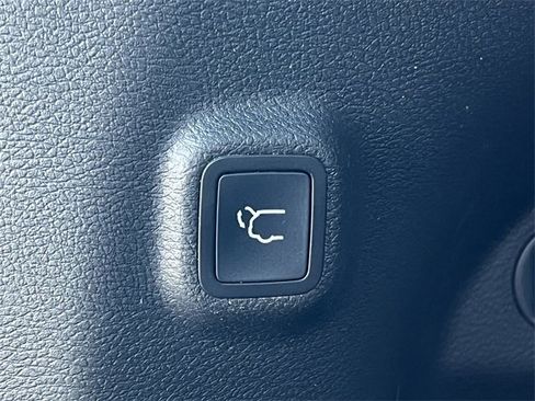 Certified 2021 Jeep Cherokee Latitude Lux w/ Comfort/Convenience Group image 37