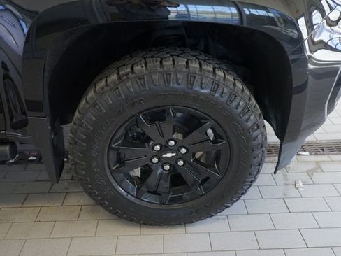 Used 2022 Chevrolet Colorado Z71 w/ Z71 Midnight Edition AWD/4WD image 17