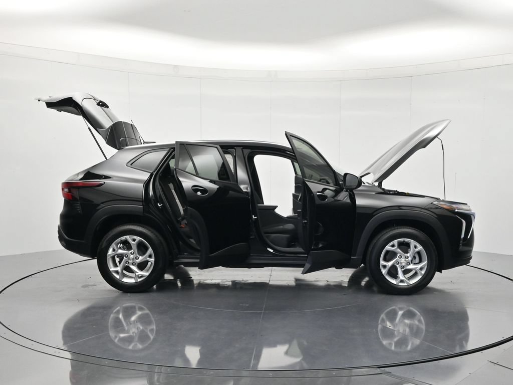 New 2026 Chevrolet Trax LS w/ LS Convenience Package FWD image 47