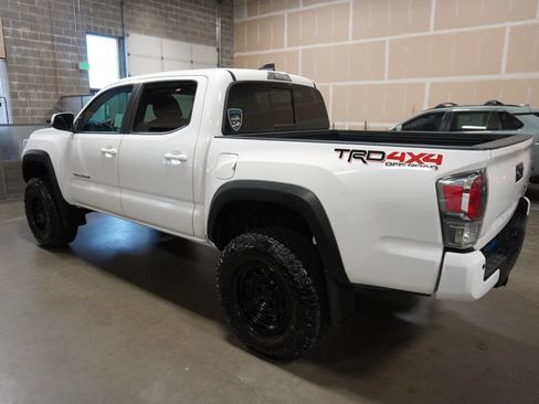Used 2021 Toyota Tacoma TRD Off-Road w/ Technology Package AWD/4WD image 3