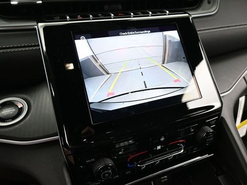 New 2025 Jeep Grand Cherokee Laredo X w/ Luxury Tech Group I image 35