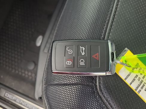 Used 2024 Land Rover Defender 110 X-Dynamic SE image 28