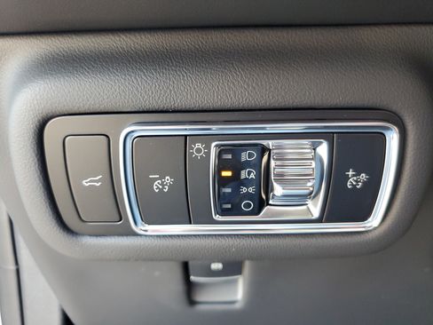 New 2026 Lincoln Nautilus Premier AWD/4WD image 13