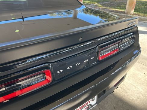 Used 2015 Dodge Challenger SRT Hellcat image 21