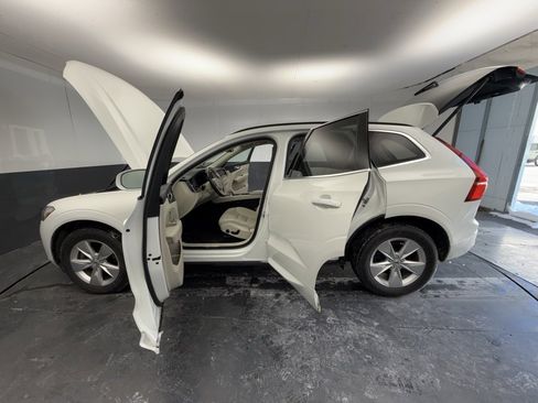 Used 2022 Volvo XC60 B5 Momentum image 16