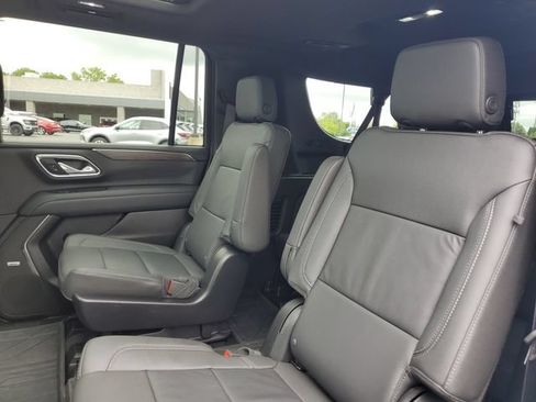 Used 2024 Chevrolet Suburban Z71 w/ Luxury Package AWD/4WD image 33