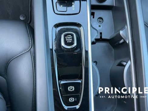 Certified 2025 Volvo XC60 B5 Core image 16