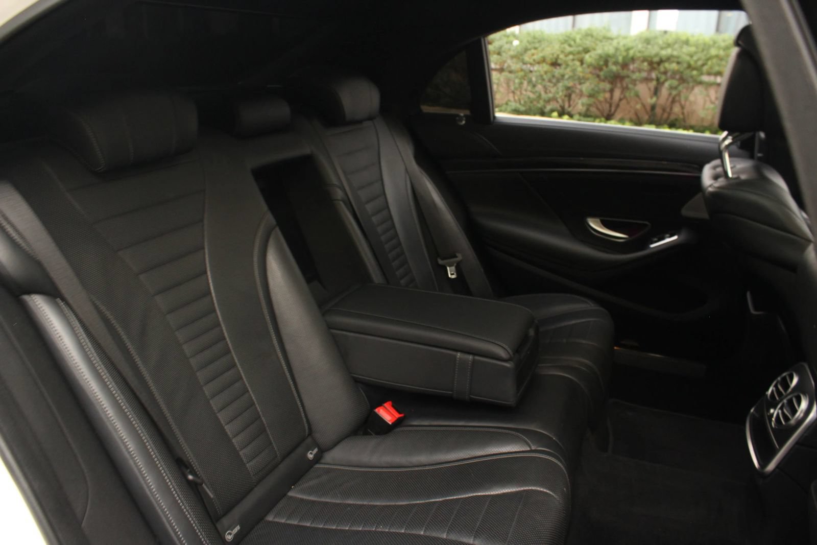 Used 2020 Mercedes-Benz S 560 Sedan w/ Premium Package image 23