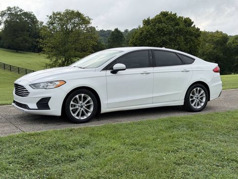 Used 2020 Ford Fusion SE FWD image 2
