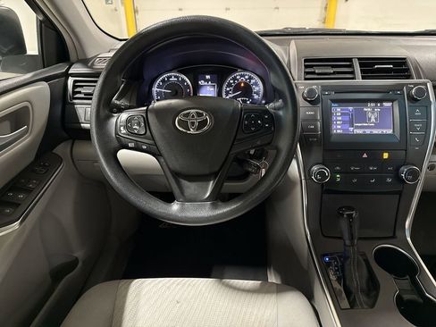 Used 2017 Toyota Camry LE FWD image 11