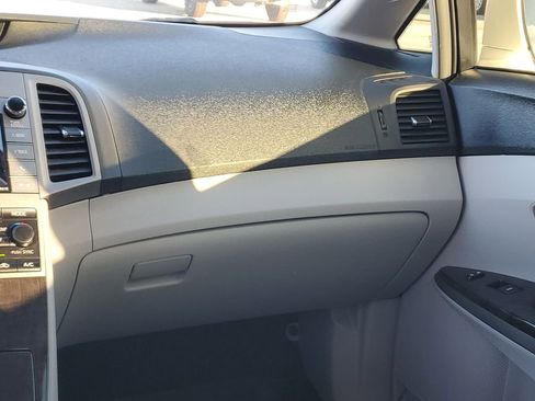 Used 2015 Toyota Venza LE image 26