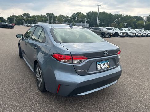 Used 2021 Toyota Corolla LE FWD image 3