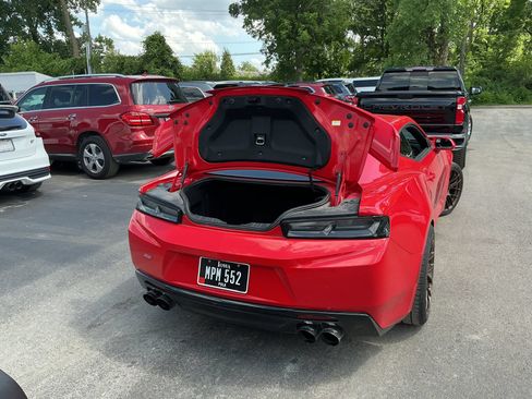 Used 2018 Chevrolet Camaro SS RWD image 3