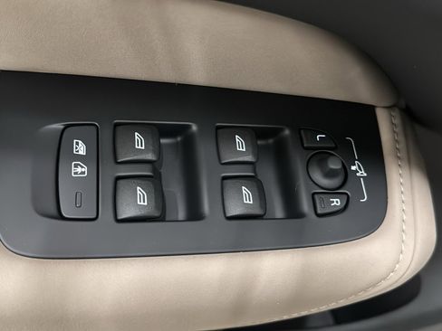 New 2026 Volvo XC60 B5 Plus w/ Protection Package Premier image 22