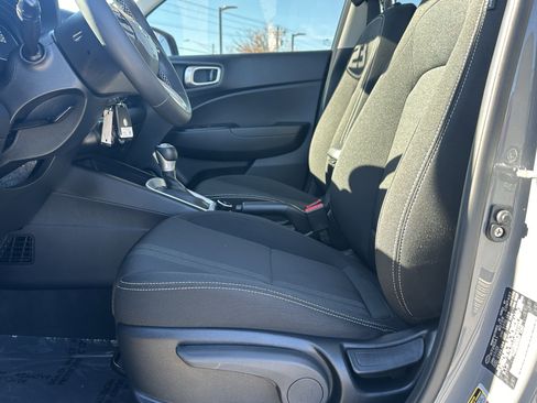 Used 2023 Hyundai Venue SEL image 12