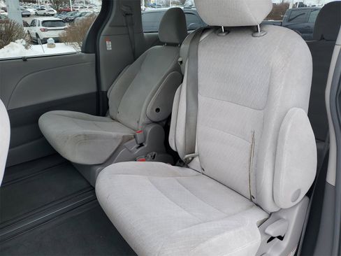 Used 2016 Toyota Sienna LE image 13