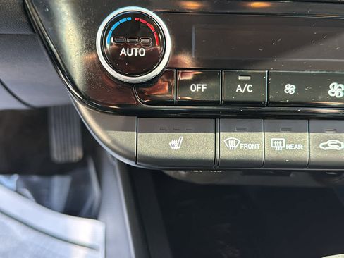 Used 2023 Hyundai Elantra Limited image 20