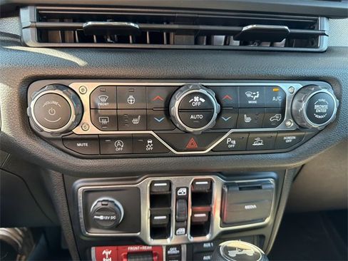 Used 2024 Jeep Wrangler Willys image 29