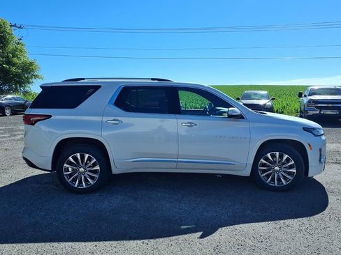 Used 2023 Chevrolet Traverse Premier FWD image 29