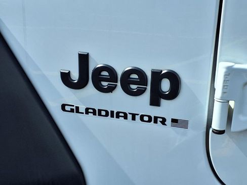 Used 2024 Jeep Gladiator Sport image 29
