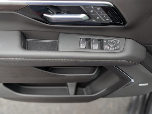 New 2025 Chevrolet Suburban Premier image 25