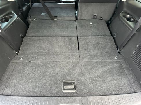 Used 2022 Nissan Armada SV w/ SV Appearance Package image 16