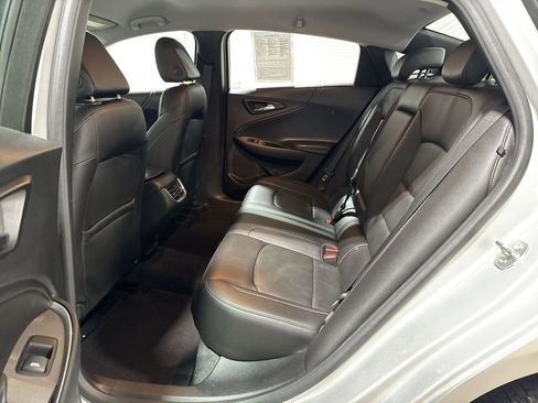 Used 2019 Chevrolet Malibu LT w/ Leather Package FWD image 22