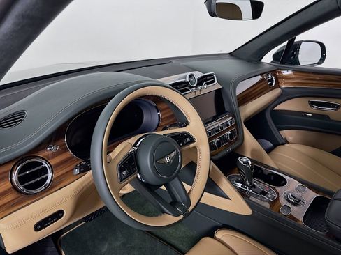 Certified 2025 Bentley Bentayga AWD/4WD image 11