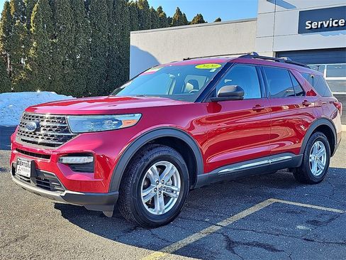 Used 2020 Ford Explorer XLT w/ Equipment Group 202A image 3
