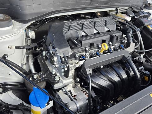 Certified 2025 Hyundai Venue SEL image 18