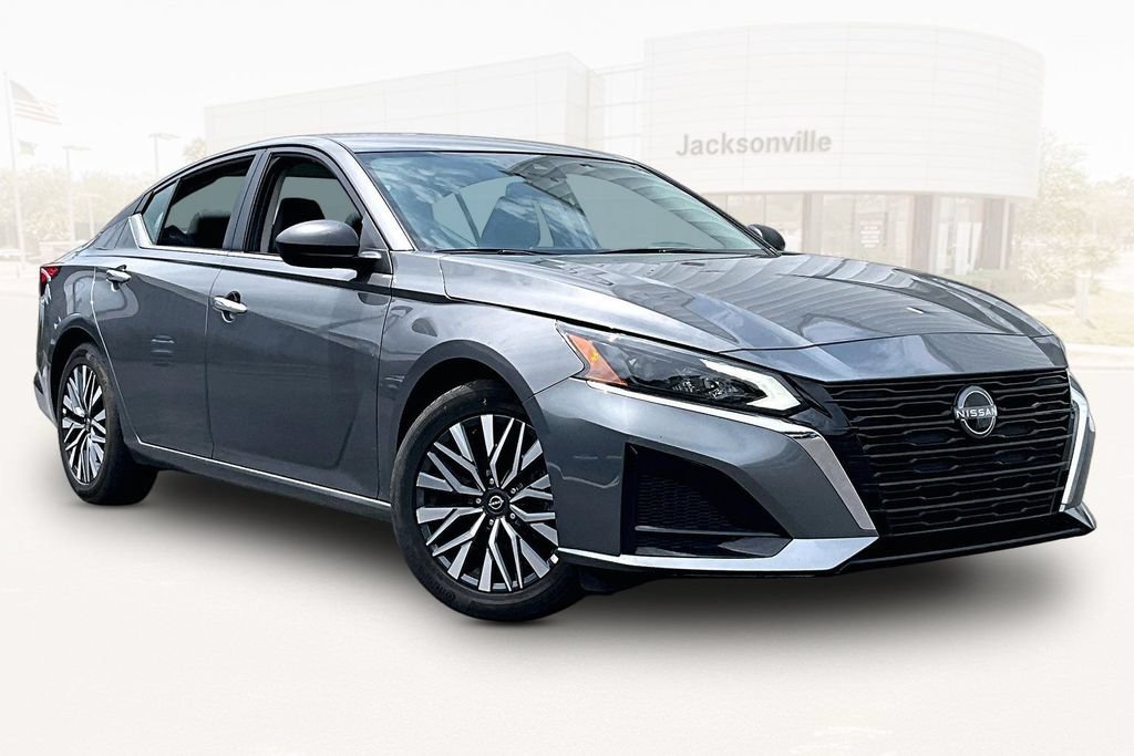 Used 2025 Nissan Altima 2.5 SV FWD image 3
