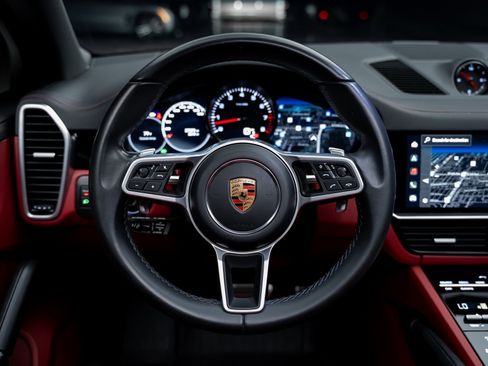 Used 2023 Porsche Cayenne S image 41